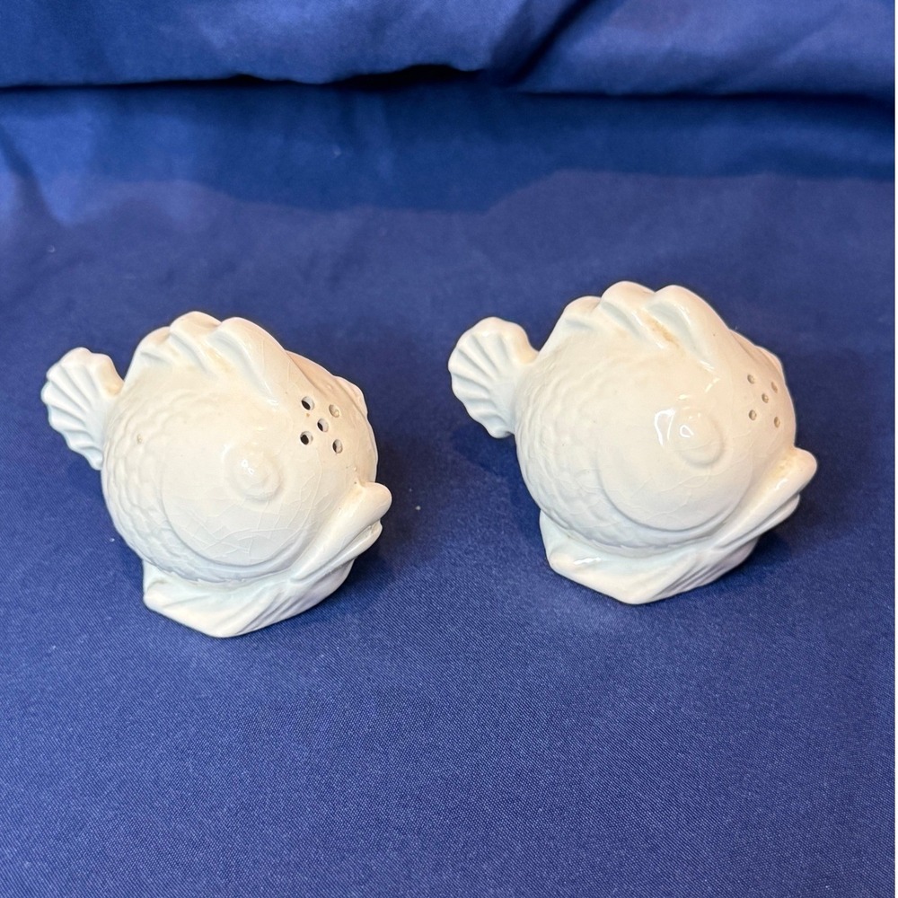 Vintage Ceramic Puffer Fish Salt and Pepper Shaker Set Cream White Japan